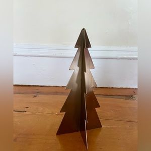 metal table top christmas tree decoration / 6” base, 12” tall
